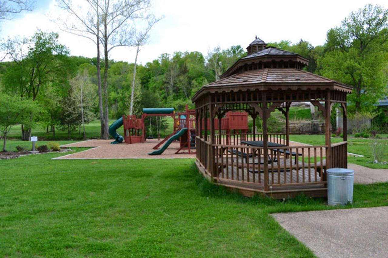 Couples Condo Retreat Overlooking Golf Course Branson West Exterior foto